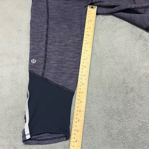Lululemon Womens Cropped Leggings Size 8 Purple Zip Pocket - Picture 5 of 7